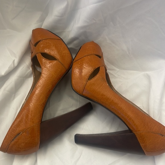 BAKER 3 1/2 inch Peep Toe Heels - Picture 4 of 6